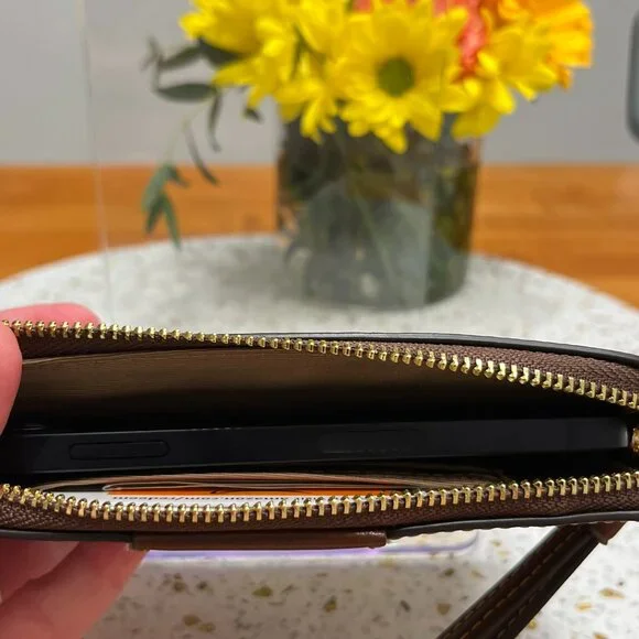 NWT Coach Brown Wristlet Bag - Picture 7 of 8